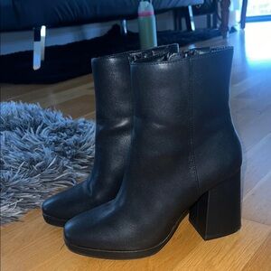 Black Heeled Boots with Chunky Heel